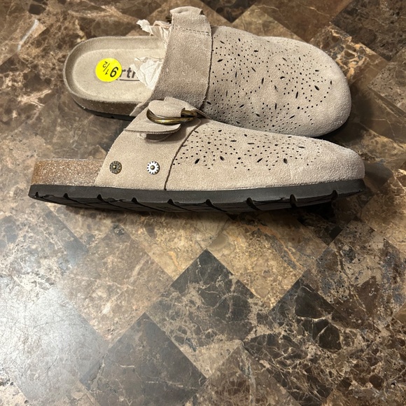 Earth Mules - Picture 2 of 4